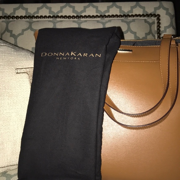 Brand New - Donna Karan NewYork Tote w/ Dust Cover - Picture 7 of 8